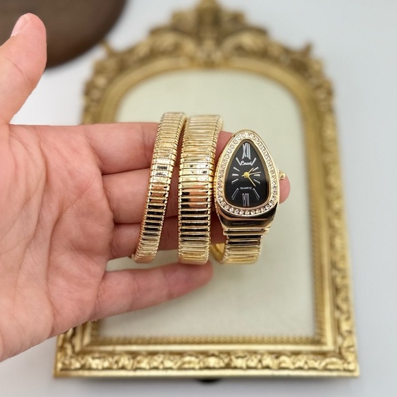 HOT ITEM – Serpenti-Inspired Gold Coil Watch – Bestseller! - Picture 4 of 17